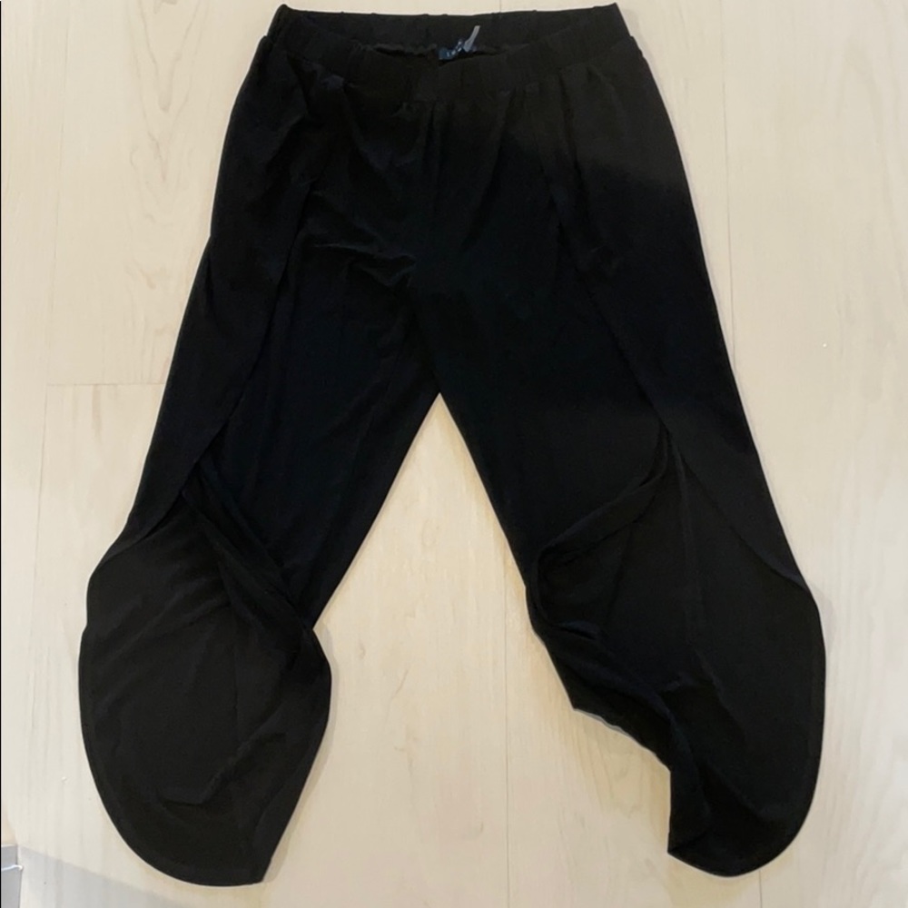 1STATE Split Leg Crop